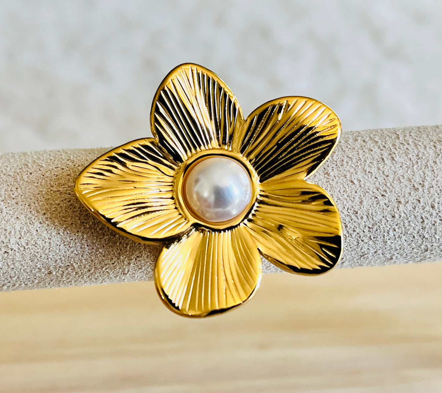 Bague fleur avec perle