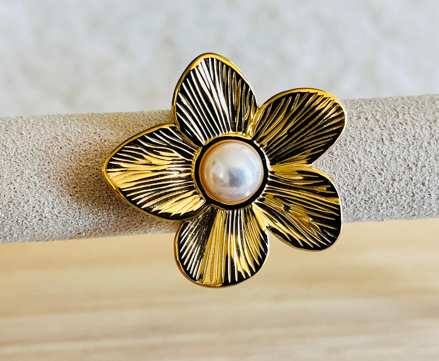 Bague fleur avec perle