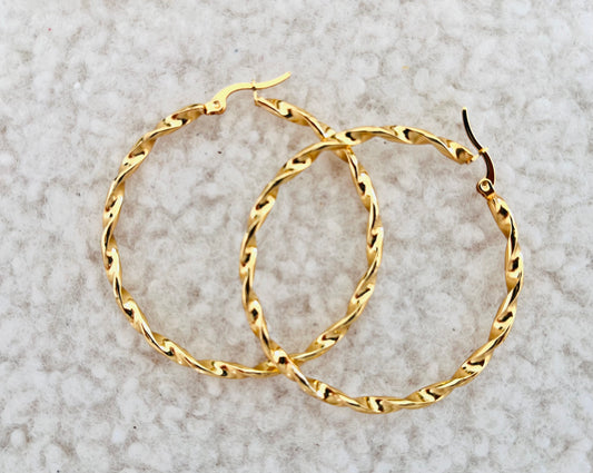 Boucle d’oreille torsadée