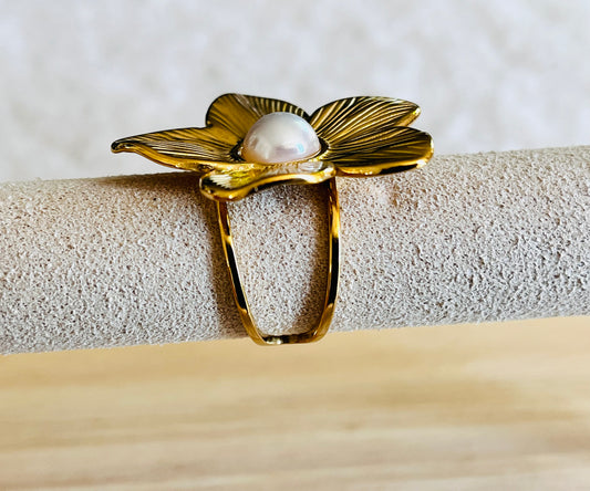 Bague fleur avec perle