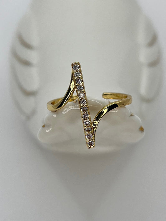 Bague Élégance Minimaliste Dorée & Zircons : Le Raffinement dans sa Plus Pure Expression