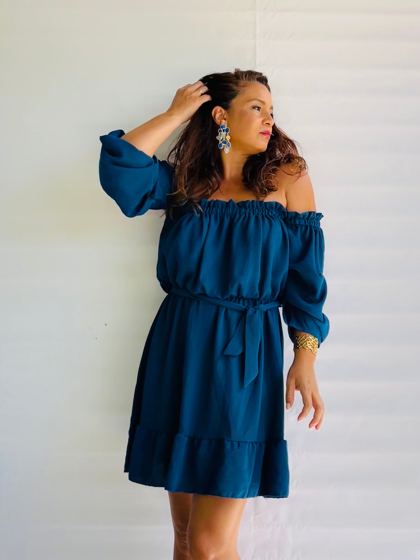 Robe épaules dénudées à volants et lien