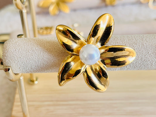 Bague fleur avec perle