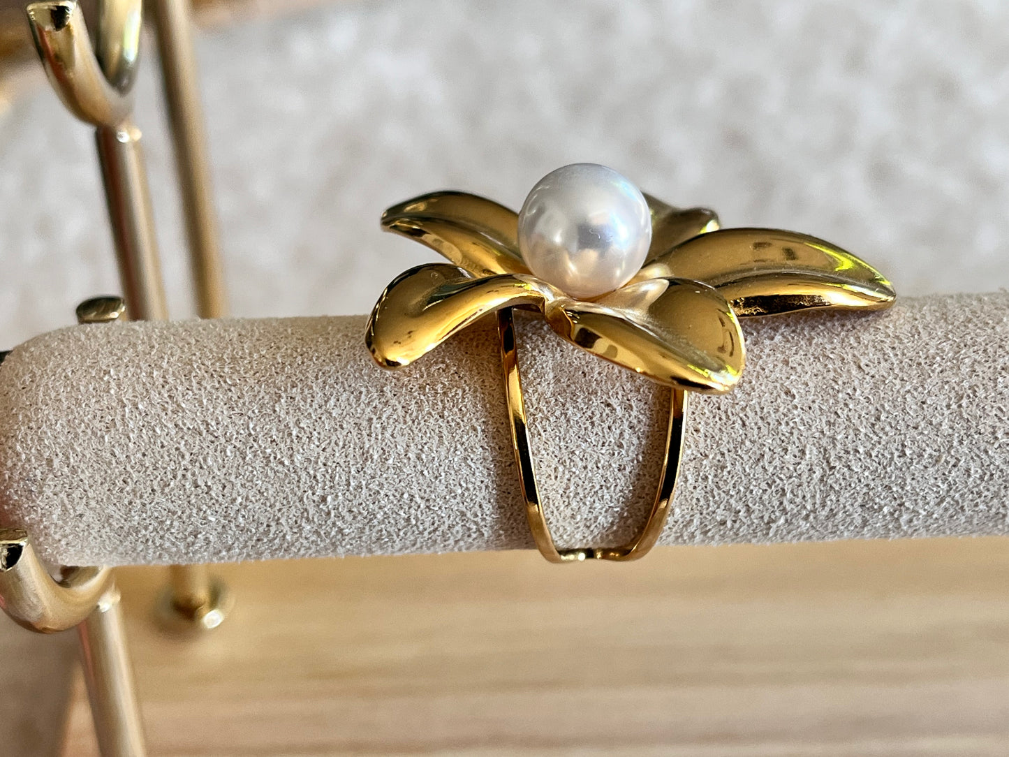 Bague fleur avec perle