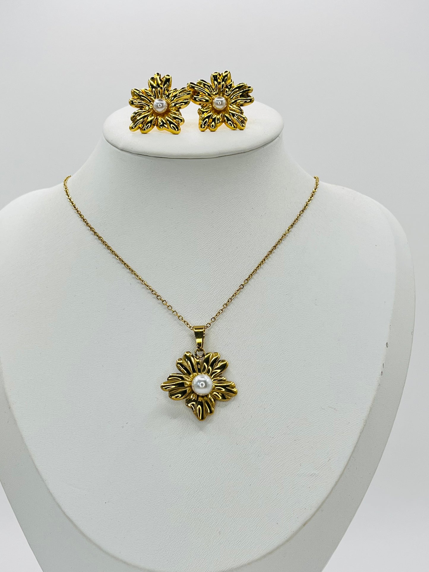 Parure Fleur et perle d’élégance