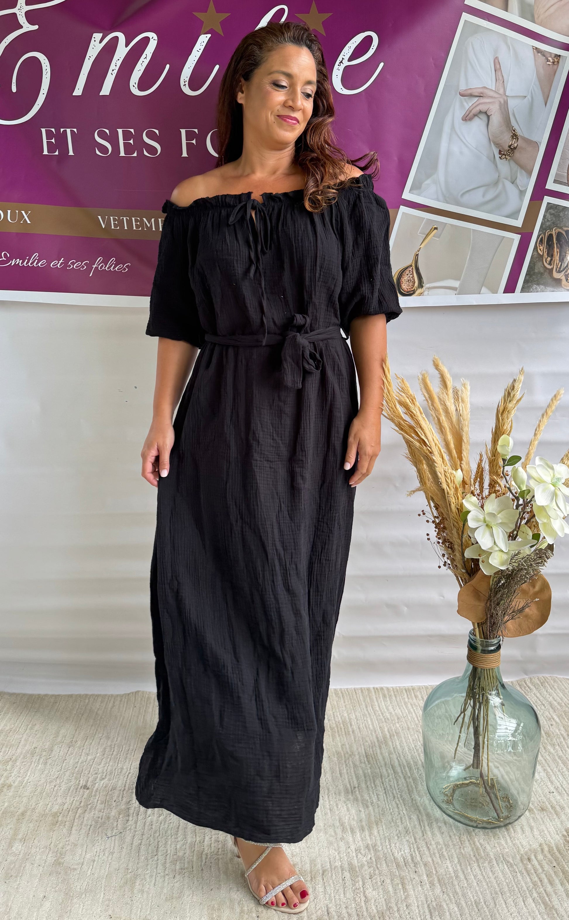 Robe en gaze de coton beige épaule dénudé col bardot avec lien 
